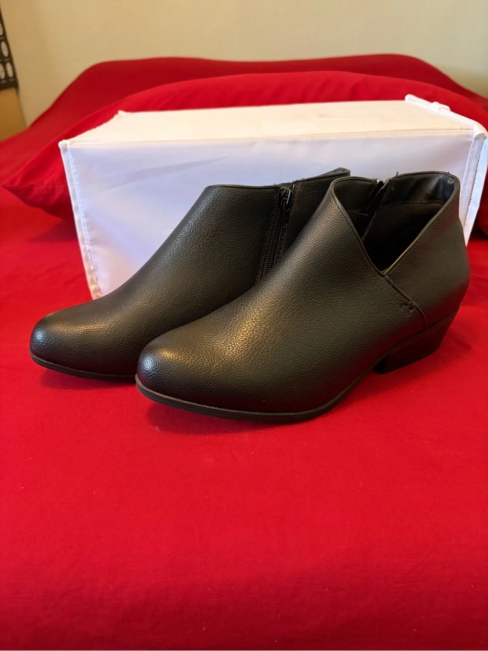 Aerosoles Women’s Black Leather Ankle Boots With Stacked Heel And Zipper